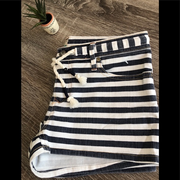 Roxy shorts size 27 - Picture 7 of 8